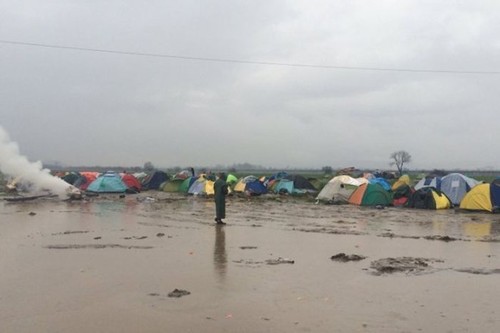 ООН: Мигранты в лагере Идомени на границе Греции с Македонией оказались в крайней нужде - ảnh 1